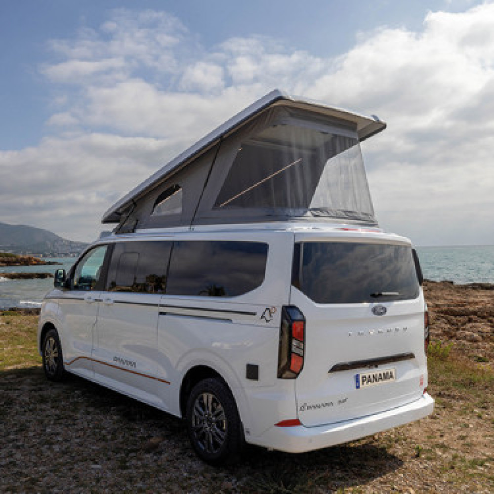 Panama P /57 Ford campervan with elevating roof